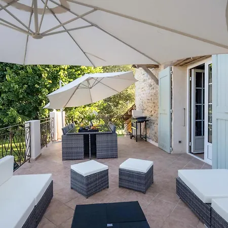 2 Bedroom Awesome In Holiday home *